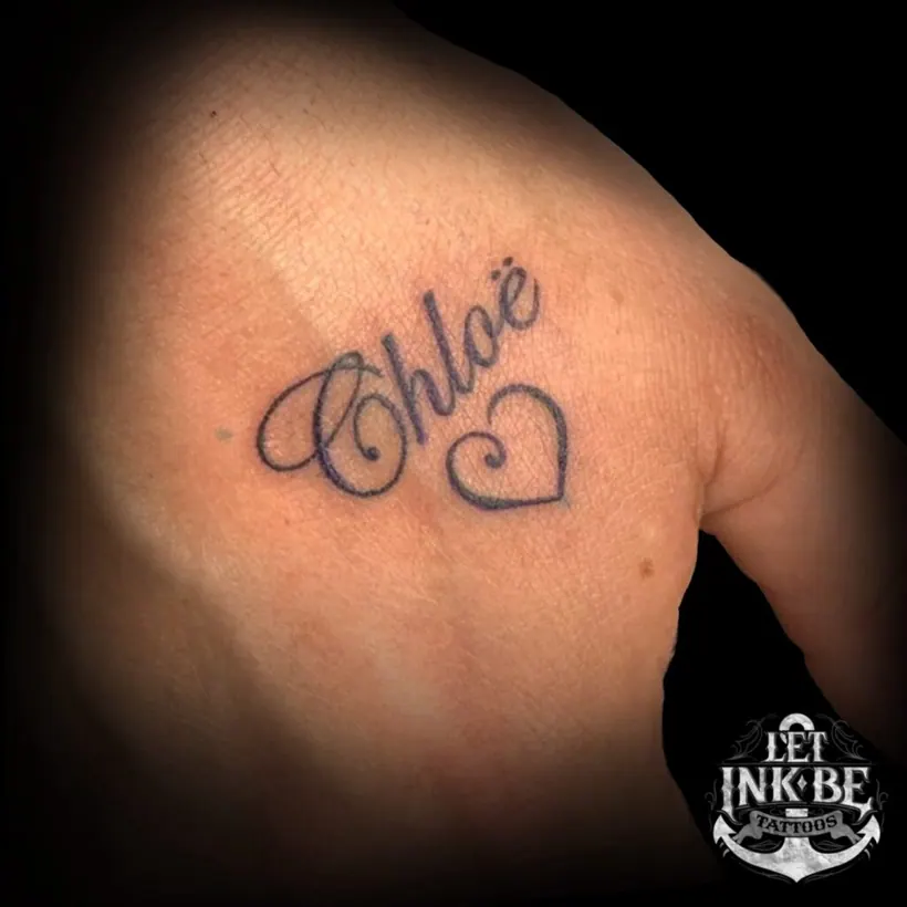 naam tattoo zwart wit