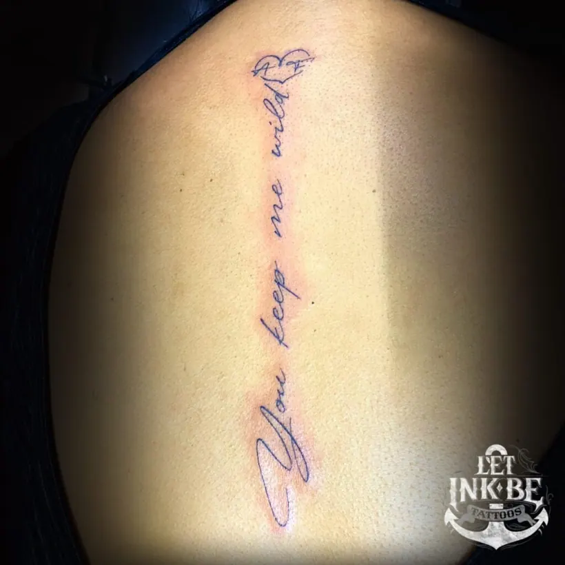fine line tattoo vriendschap tekst