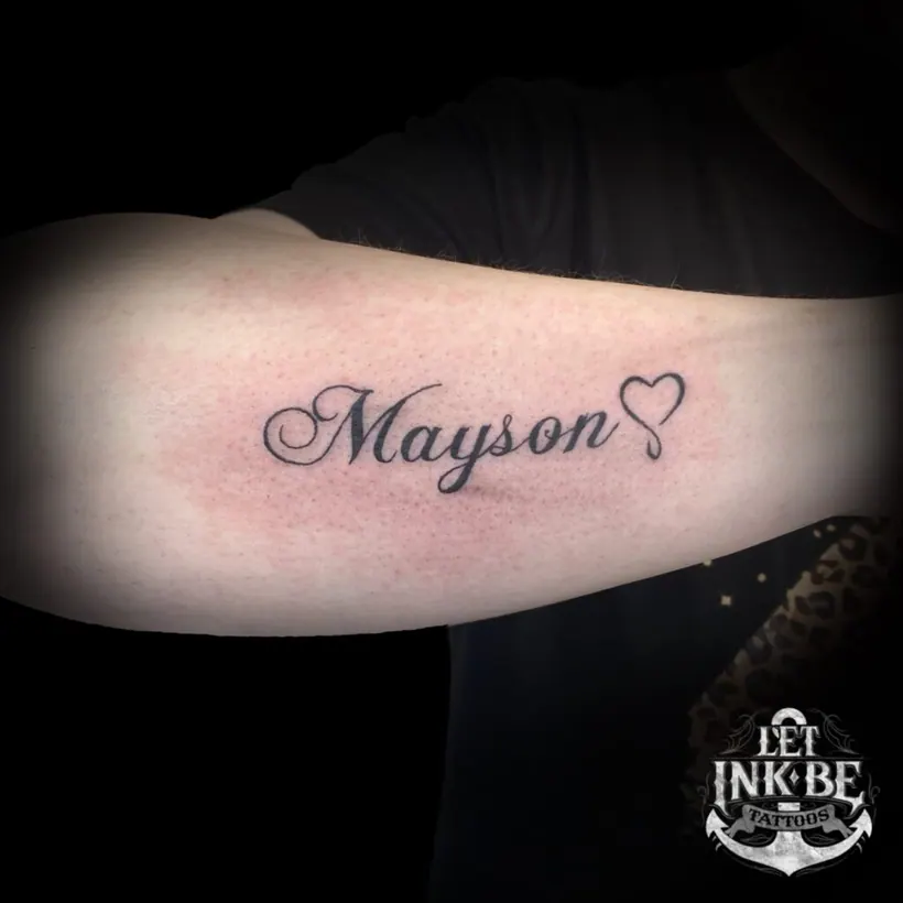 naam tattoo zwart wit
