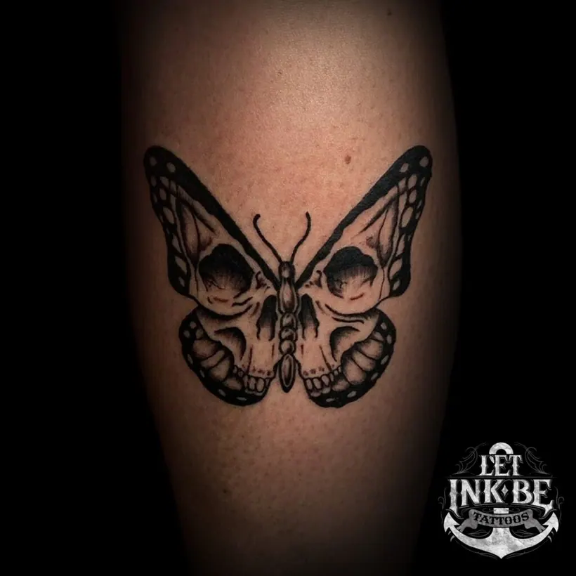 oldschool tattoo skull vlinder