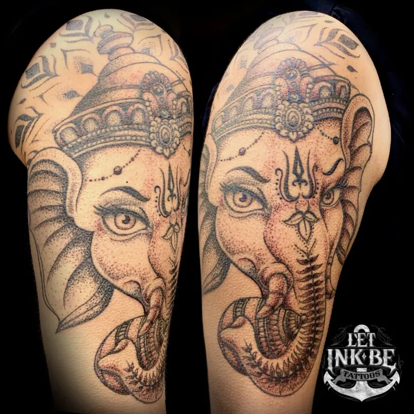zwart wit tattoo ganesh cover up