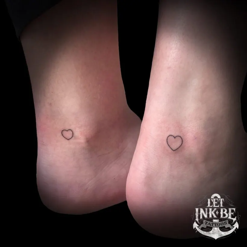 fine line tattoo hartjes