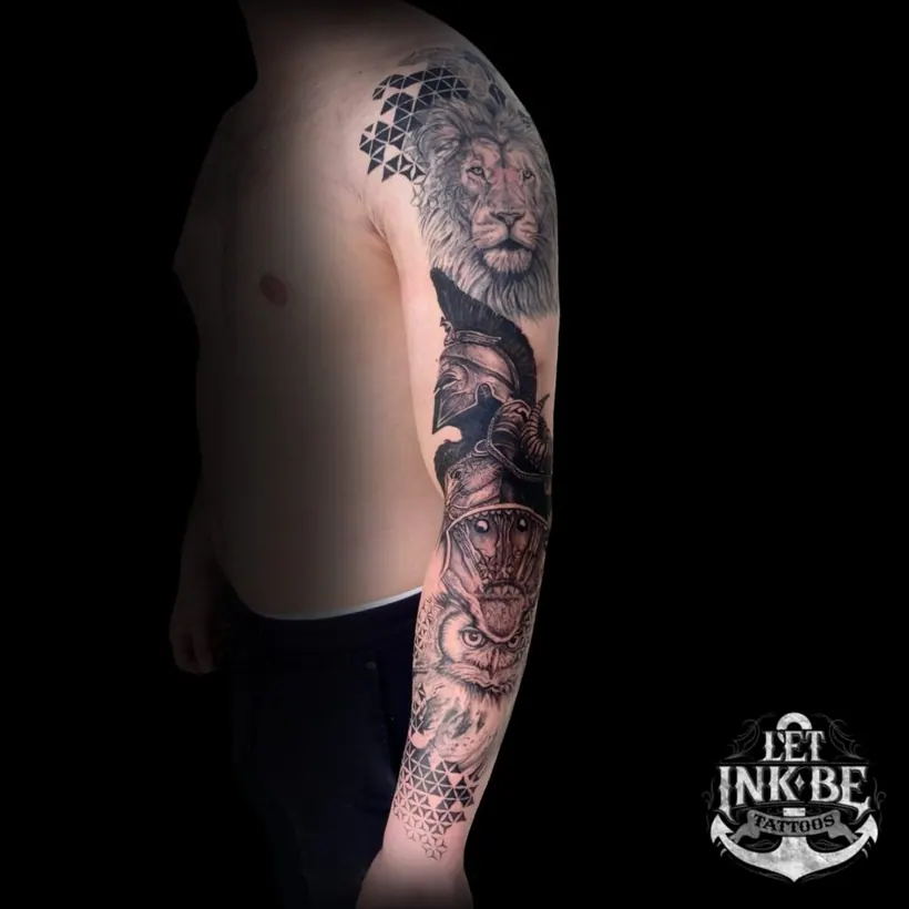 zwart wit tattoo dieren en gladiator